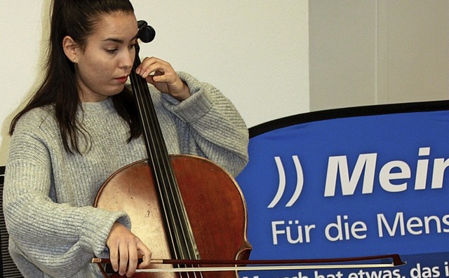Natalia Dauer hat ber die Crowdfundin... fr ihr neues Konzertcello erhalten.   | Foto: Gerd Leutenecker