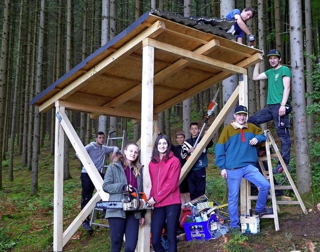 In Prechtal bauten Jugendliche eine Sinnesstation am Bienenweg.  | Foto: Roland Gutjahr