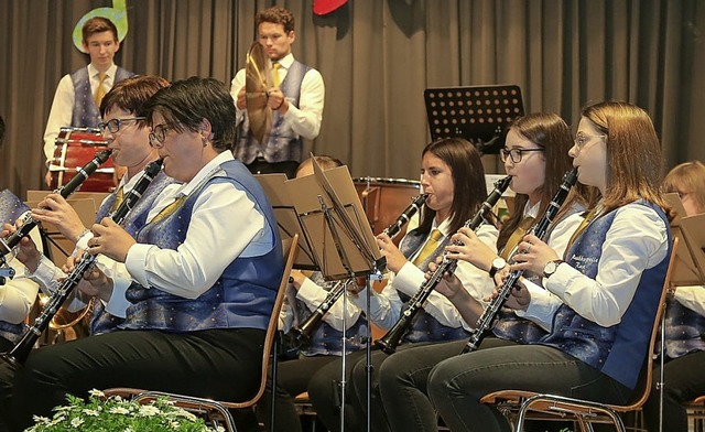 Keinen Mangel an jungen Musikerinnen u...nem Jahreskonzert eindrcklich zeigte.  | Foto: Sandra Decoux-Kone