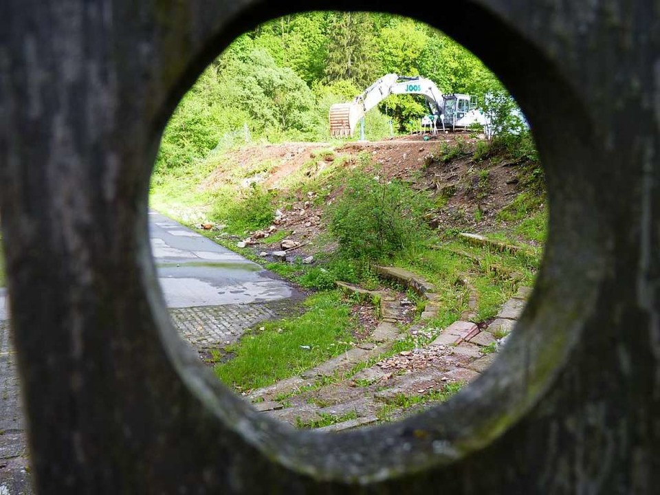 Die Steine zum Sitzen kommen weg: Die ...usenhof  um etwa fnf Meter verkrzen.  | Foto: Sattelberger