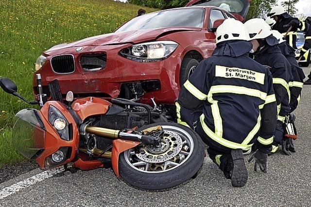 Motorradfahrer schwer verletzt