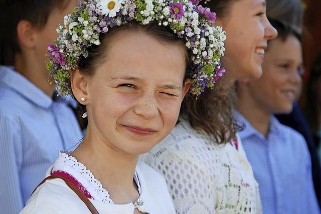 Singend durchs Dorf gezogen