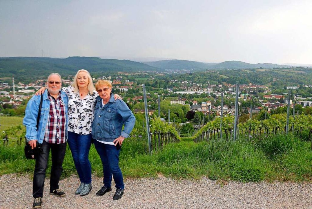 Sally Low-Hurry mit Klaus und Maxi Bür...r Freunden  auf dem Schutterlindenberg  | Foto: privat