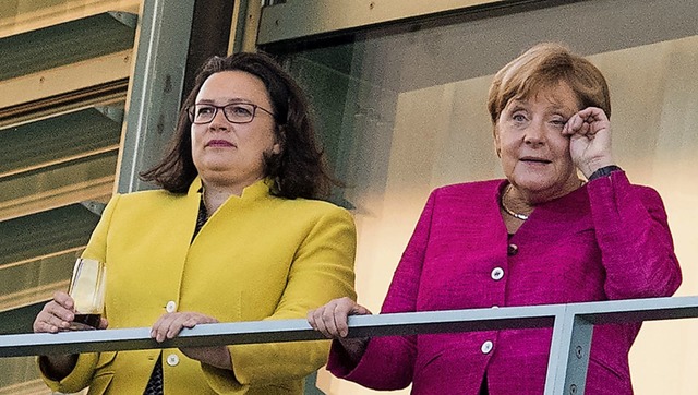 Eine SPD ohne Andrea Nahles (links) an...rschaft Angela Merkels beschleunigen.   | Foto: Bernd von Jutrczenka