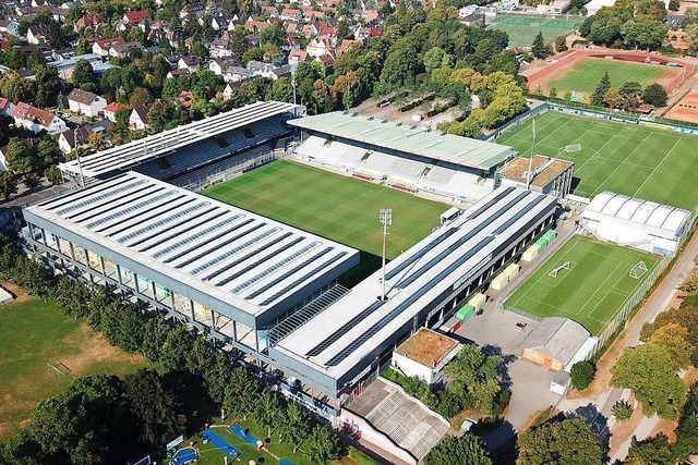 Das Schwarzwaldstadion und das SC-Area...atz fr weitere Sportflchen schaffen.  | Foto: Michael Saurer