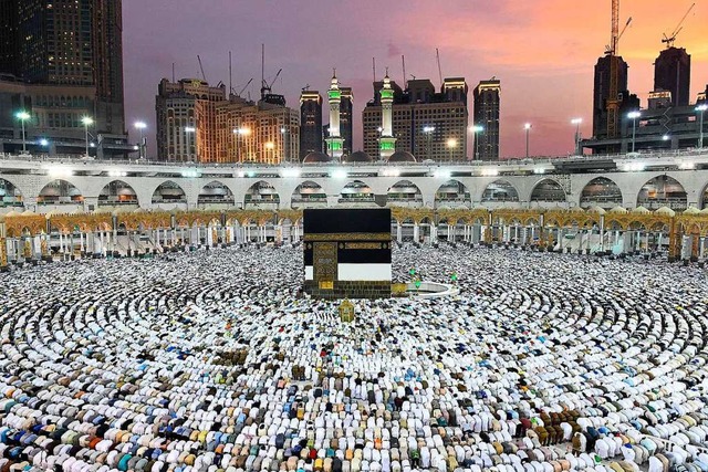 Muslimische Pilger vollziehen  bei ihr...e Kaaba umschritten wird (Archivfoto).  | Foto: A 2800 (dpa)