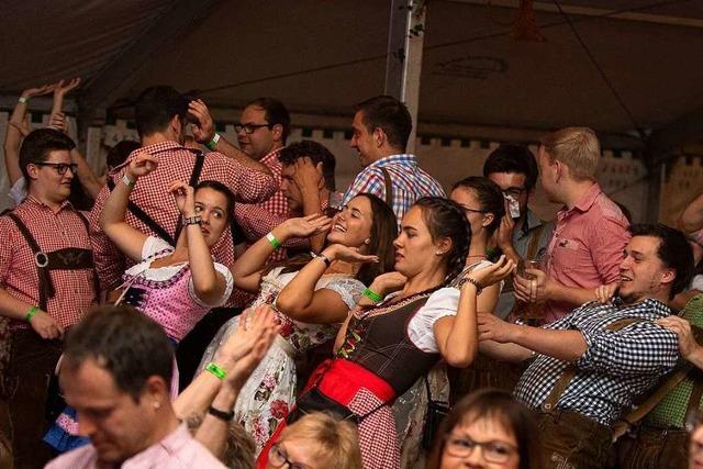 Fotos: Partynchte beim Jubilum der Feuerwehrkapelle Wellendingen