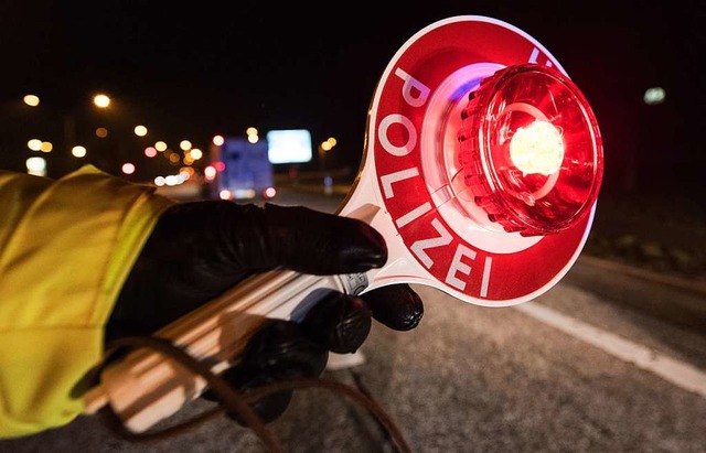 Der Autofahrer entzog sich einer Polizeikontrolle (Symbolbild)  | Foto: Patrick Seeger