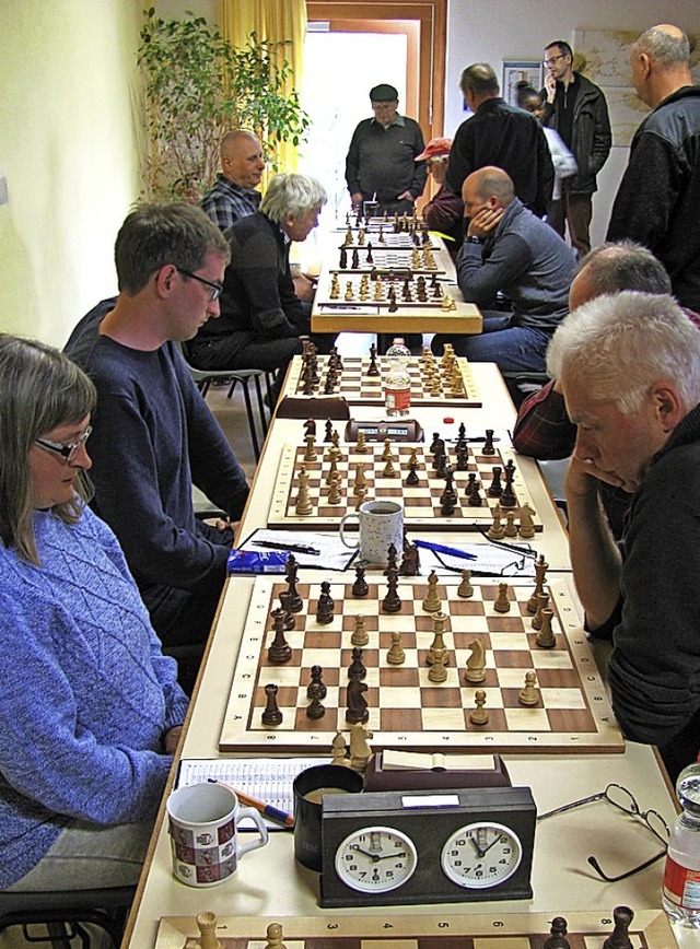 Alter und Geschlecht spielen beim Schach in Mnstertal keine Rolle  | Foto: Manfred Lange