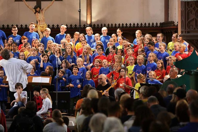 &#8222;Karl der Kfer&#8220; hatte in der Stiftskirche viele Stimmen.  | Foto: Christoph Breithaupt