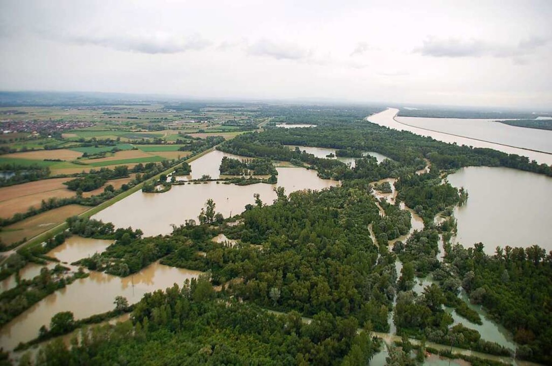 Das Luftbild zeigt den Polder Altenheim beim Hochwasser-Einsatz 2013.   | Foto: Regierungspräsidium Freiburg