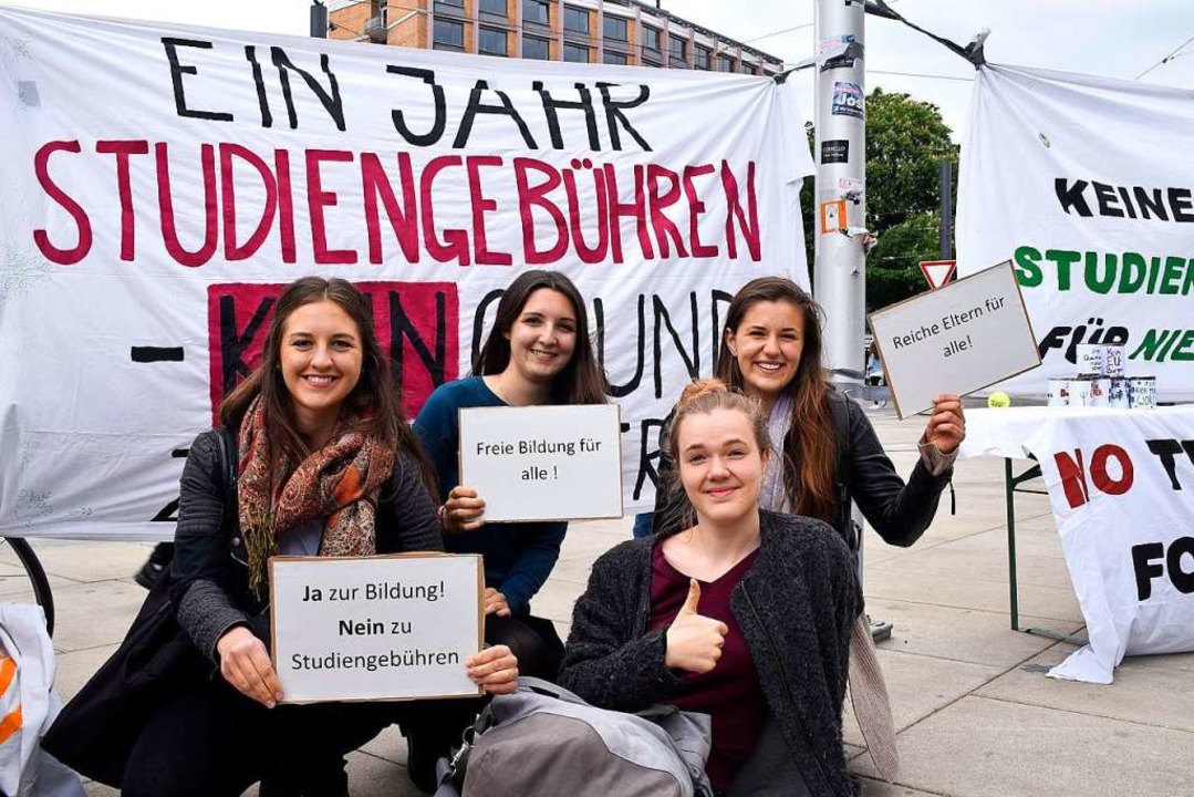 Vor rund einem Jahr streikten die Stud...nder auf dem Platz der Alten Synagoge.  | Foto: Thomas Kunz