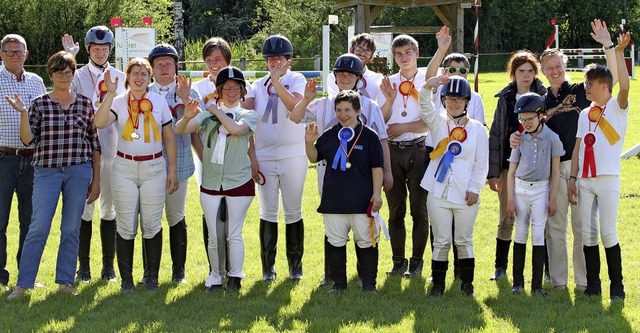 Freude herrschte bei den erfolgreichen Reitern mit Handicap.   | Foto: Peter Kees