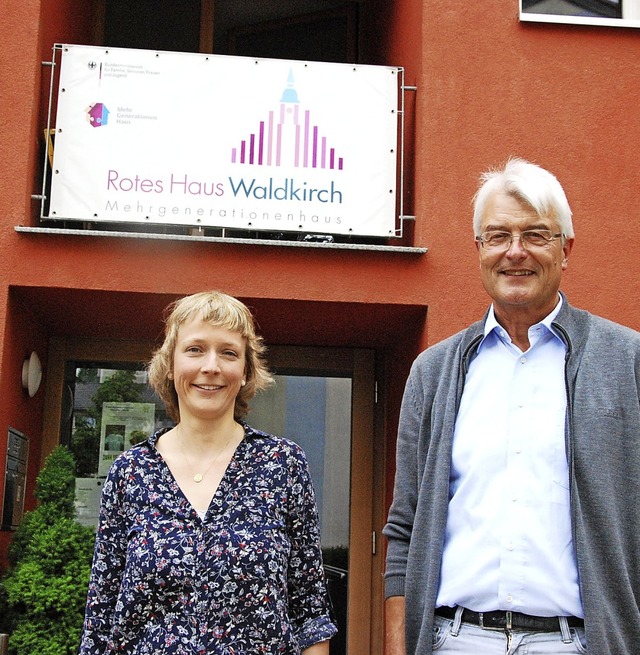 Carola Zimmermann lst Kurt Hildenbran...gerzentrums  Rotes Haus in Waldkirch.   | Foto: Dorothea Scherle