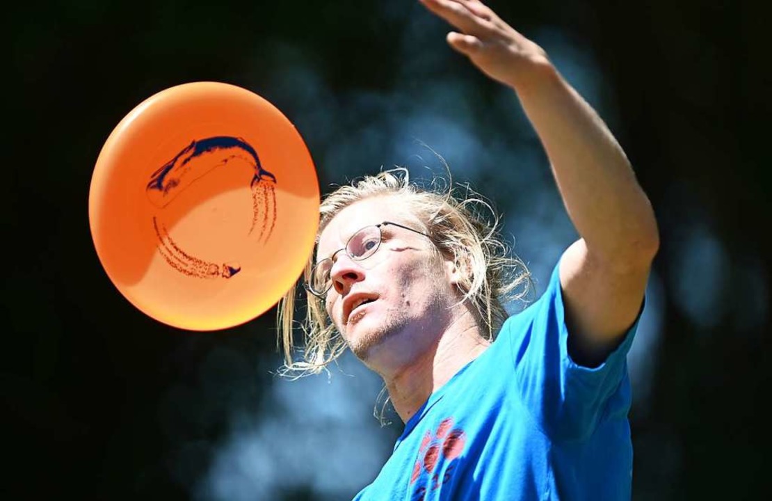 Luftikus mit fliegendem Teller: Alexan...en Meisterschaft im Freestyle-Frisbee.  | Foto: Patrick Seeger