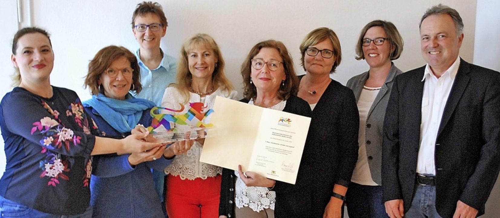 Nazmije Mahmutaj, Dorothea Koelbing, C...euen sich ber den Integrationspreis.   | Foto: Thomas Loisl Mink