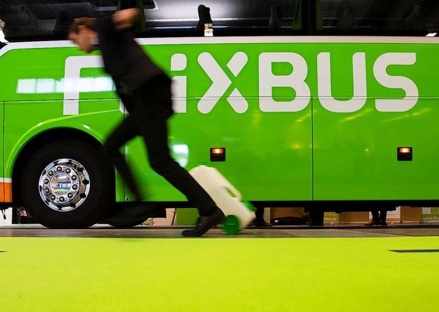 Der Bus brennt! (Symbolbild)  | Foto: Ralf Hirschberger (dpa)