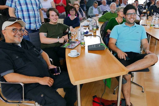 Optimistischer Blick: Taner Demiralay ...der Auszhlung der Stimmen im Rathaus.  | Foto: Tamara Keller