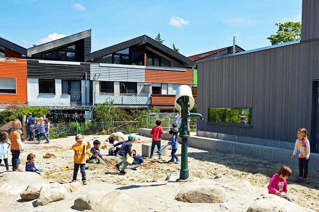 Viel Freude macht den Kindern der gro...reich des neuen Kinderhauses in Burg.   | Foto: Gerhard Lck