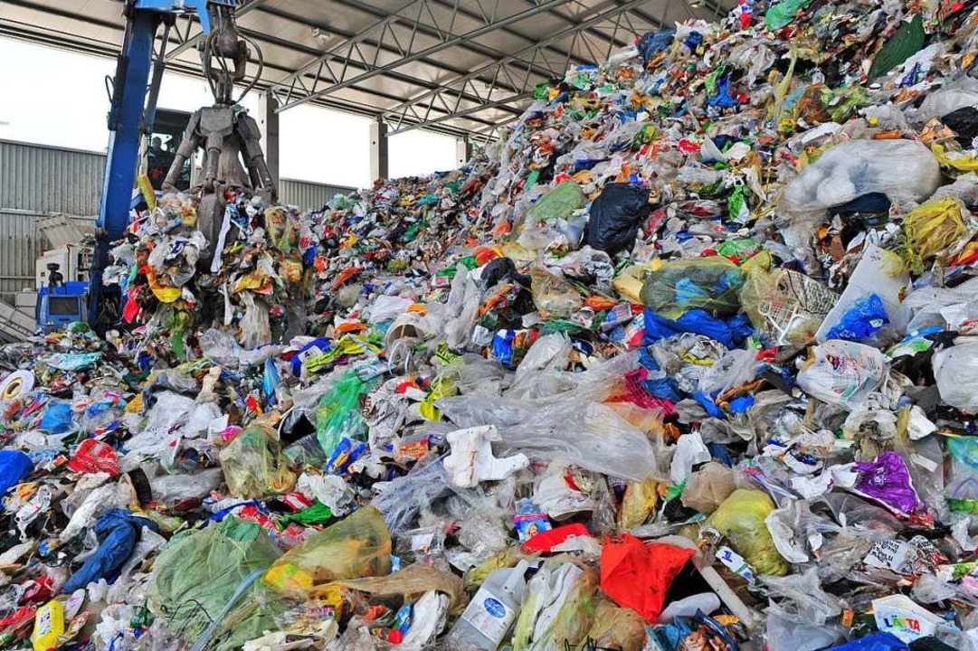 220,5 Kilo Mll produziert der durchschnittliche Deutsche im Jahr.  | Foto: Martin Schutt (dpa)