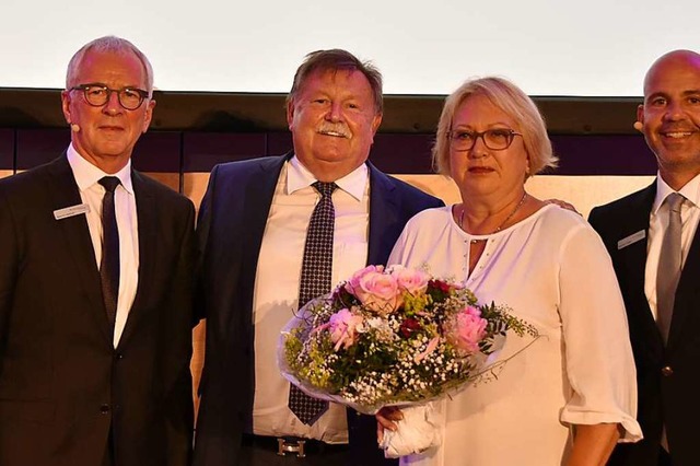 Vorstandssprecher Valentin Hettich (li...chiedet. Rechts: Vorstand Matkus Hagen  | Foto: Sebastian Krger