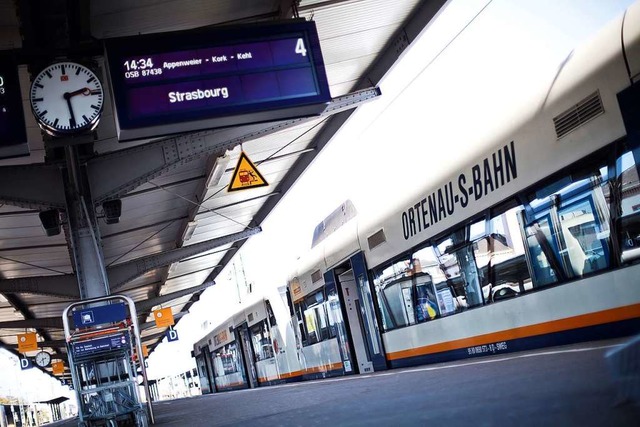 Bahn- und Busfahren wird ab August teu...fr eine Verkehrswende angeraten wre.  | Foto: Michael Bode