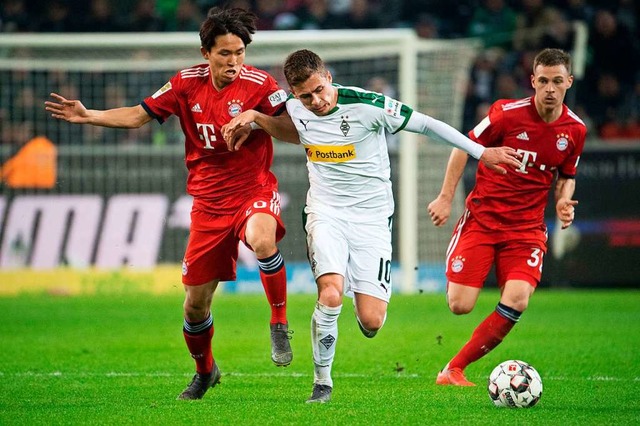 Bayern-Spieler Woo-yeong Jeong (l., hi...organ Hazard) knnte zum SC wechseln.   | Foto: Federico Gambarini