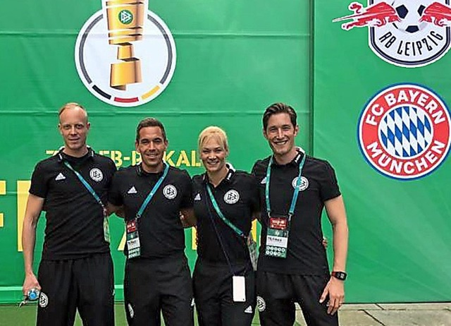 Das Schiedsrichterteam beim DFB-Pokalf...Matthias Jllenbeck                     | Foto: Privat