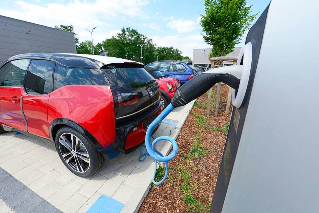 Die Stromtankstelle beim Autohaus Maertin.  | Foto: Ingo Schneider