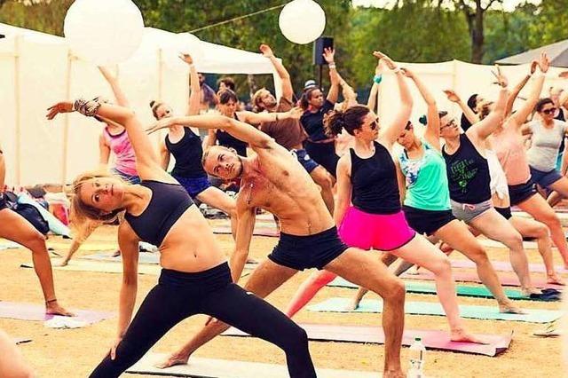 Am Sonntag findet ein Yoga-Festival im Freiburger Strandbad statt