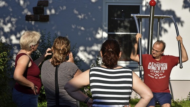 Gar nicht so ohne: Muskeltraining mit der &#8222;Schulter-Herausforderung&#8220;  | Foto: Benedikt Sommer