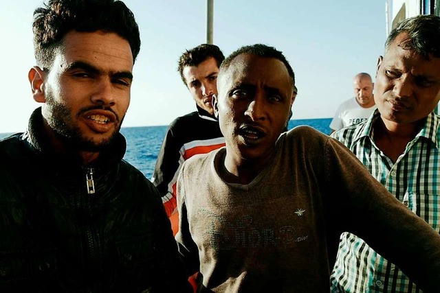 Flchtlinge auf einem Boot im Mittelme...&#8222;Die Mission der Lifeline&#8220;  | Foto: Markus Weinberg