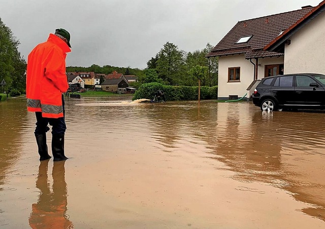 Schlechte Aussichten: berflutete Straen fhren zu berfluteten Kellern.   | Foto: OsthessenNews