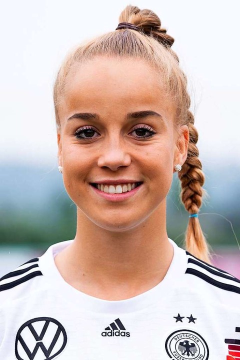 Giulia Gwinn (19),   Auenbahnspieleri...t richtungsweisend fr das WM-Turnier.  | Foto: Sven Hoppe (dpa)