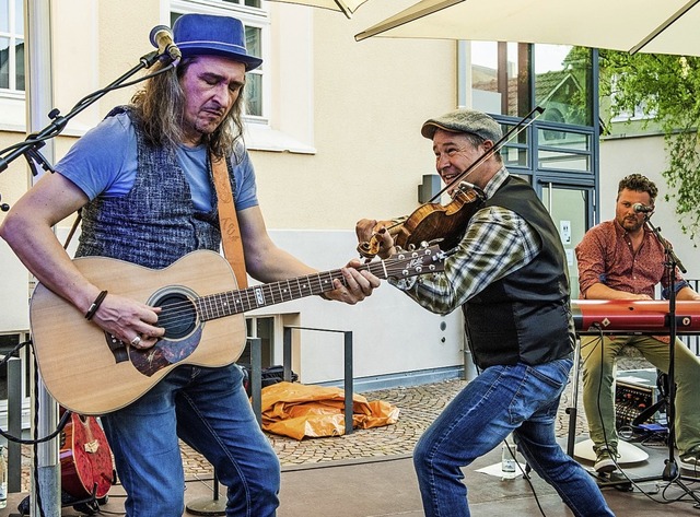 Die Luxemburger Band &#8222;Dream Catc...ste auf dem Konstantin-Schfer-Platz.  | Foto: Alexander Anlicker