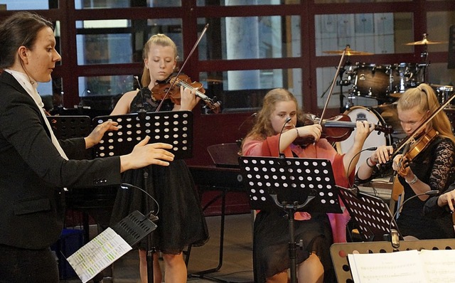 Bei der &#8222;Offenen Bhne&#8220; de...verschiedene Musikgruppen ihr Knnen.   | Foto: Sara Ghring