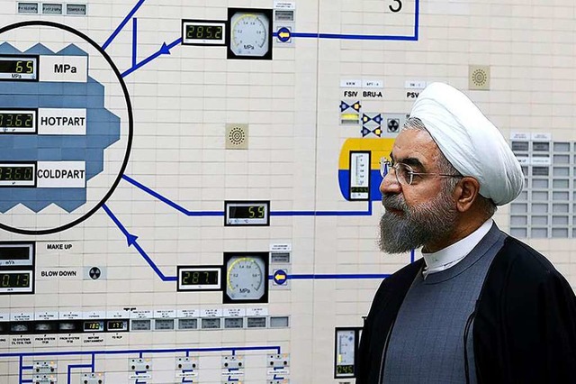 Irans Prsident Hassan Ruhani besuchte im Mai das Atomkraftwerk Bushehr.   | Foto: Mohammad Berno (dpa)