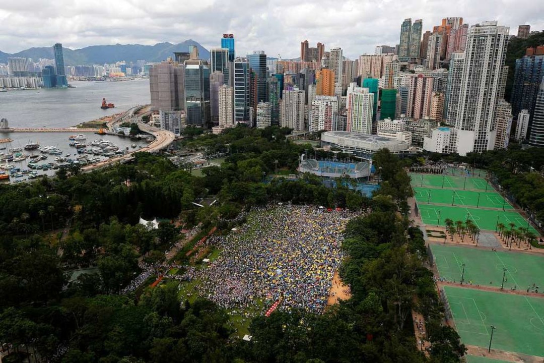 Massenprotest in Hongkong gegen Gesetz zur Auslieferung nach China  | Foto: Kin Cheung (dpa)