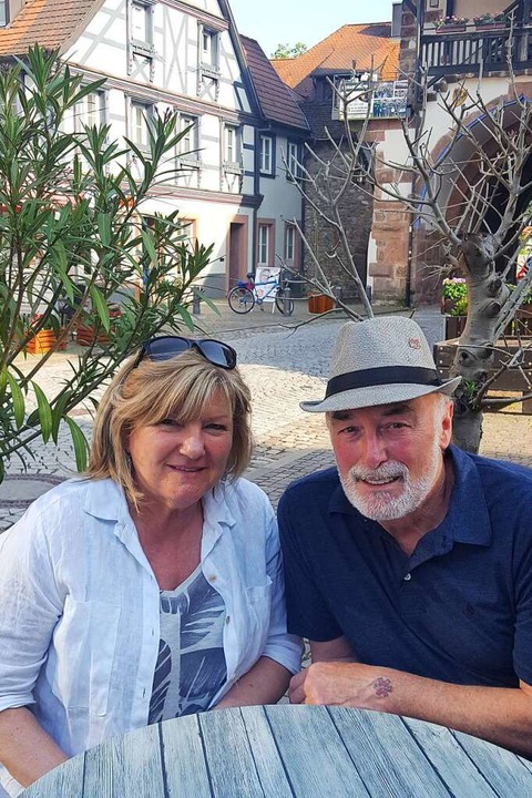 Sylvia Himmelsbach und John Guy-Boulia...ießen ihren Aufenthalt in Deutschland.  | Foto: Beate Zehnle-Lehmann