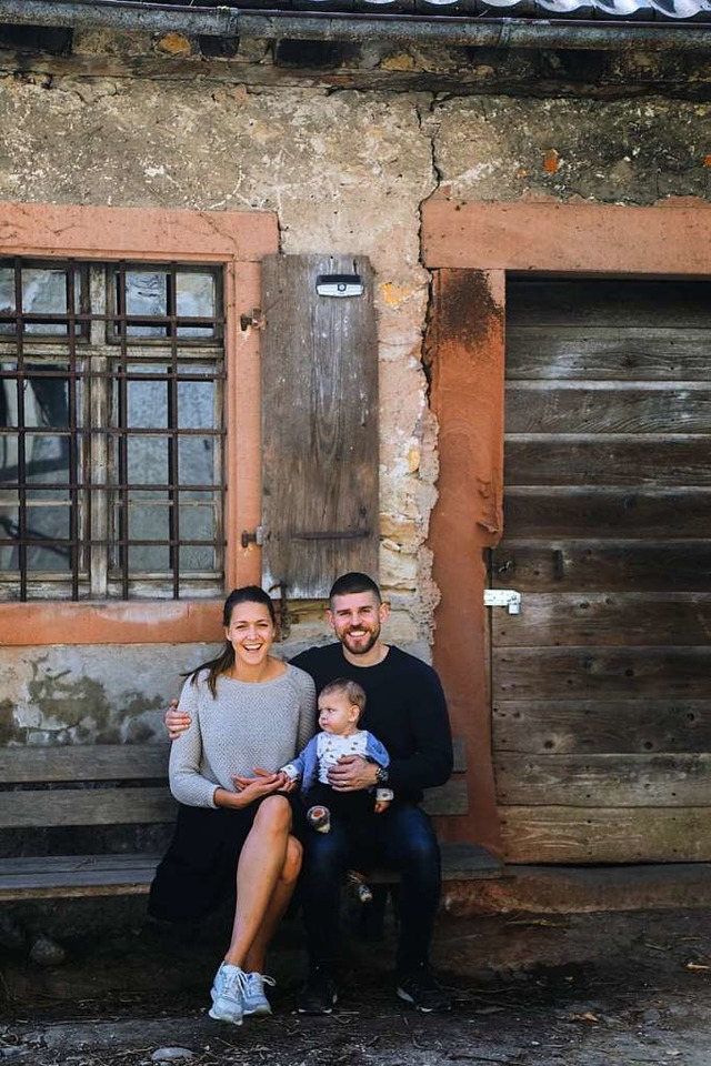 Anna-Madeleine und Johann Schweizer mi...als Erstes zum  Wohnen umbauen wollen.  | Foto: ADINE SCHWEIZER
