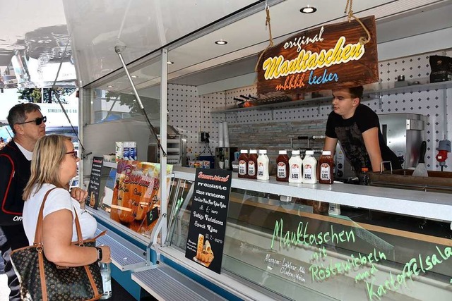 Das Foodtruck-Festival lockt nicht nur...ckeren Speisen, sondern auch Ambiente.  | Foto: Heinz und Monika Vollmar