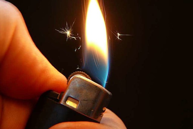 Der Fund eines Feuerzeugs hatte Folgen...ge Jungs beim Zndeln in Willsttt an.  | Foto: katzensteiner / fotolia.com