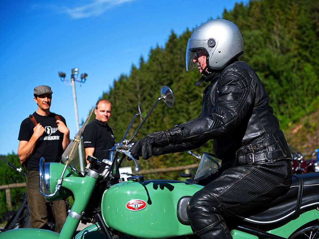 Karl Mllinger aus dem Mnstertal:  Seine  Zndapp KS-601 wurde im Volksmund „grner Elefant“ genannt. 