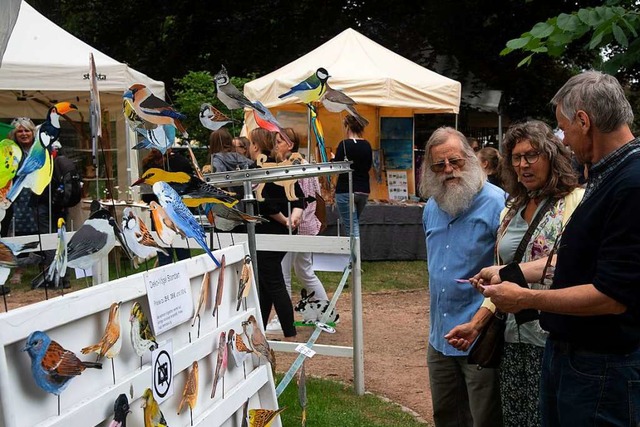 Die Besucher konnten die Werke von zahlreichen Handwerkern im Kurpark bewundern.  | Foto: Volker Mnch