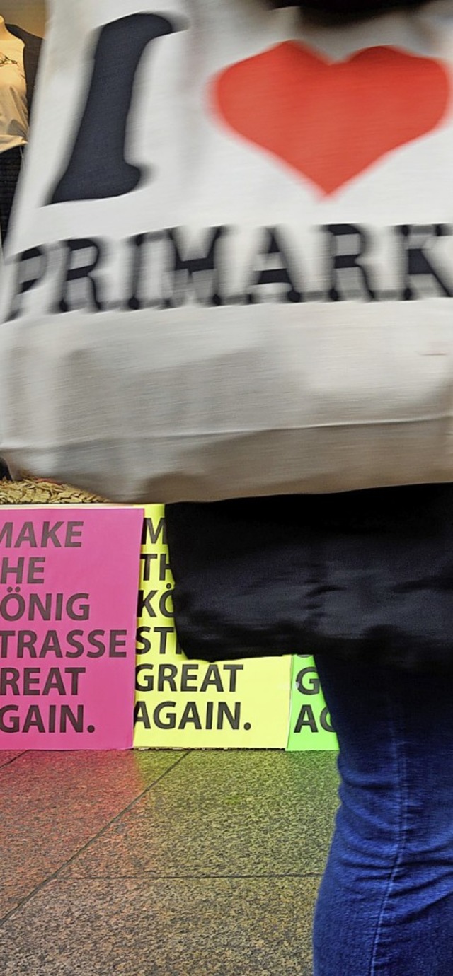 Beliebt und verdammt zugleich: der Textildiscounter Primark  | Foto: Sina Schuldt