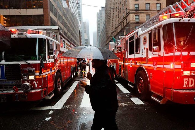 Das Hubschrauberunglck lste einen Groeinsatz in Manhattan aus.  | Foto: SPENCER PLATT (AFP)