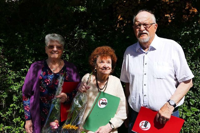 Geehrt fr langjhrige Zugehrigkeit z...Eckert, Helga Kaiser und Hubert Janke   | Foto: Hrvoje Miloslavic