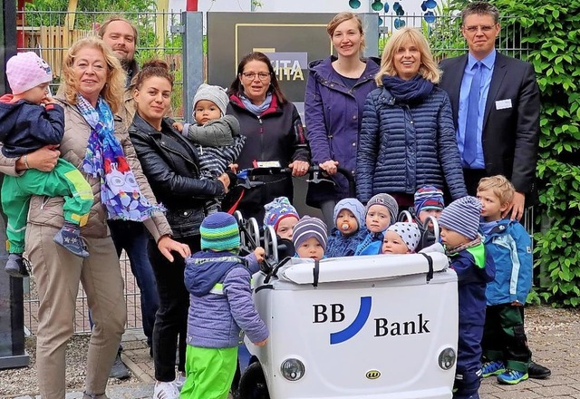 <BZ-FotoAnlauf>Freie Kita:</BZ-FotoAnl...einen das Vehikel sofort in Beschlag.   | Foto: Sabine Josef