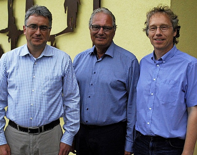 Aufsichtsratsvorsitzender Dieter Burge...artin Vlkle (links) und Hartmut Krepp  | Foto: Thomas Loisl Mink