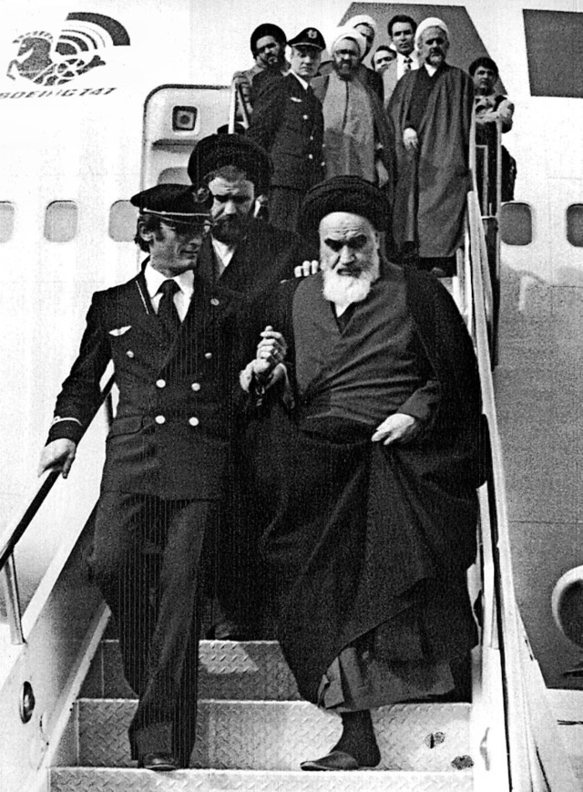 1. Februar 1979: Ayatollah Ruhollah Ch...chen Islam, kehrt in den Iran zurck.   | Foto: Emil_Pavani